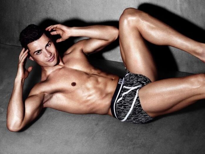 Poucos são os homens com um corpo tão trabalhado como Cristiano Ronaldo