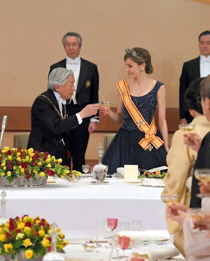 O brinde entre a monarca e o imperador japonês