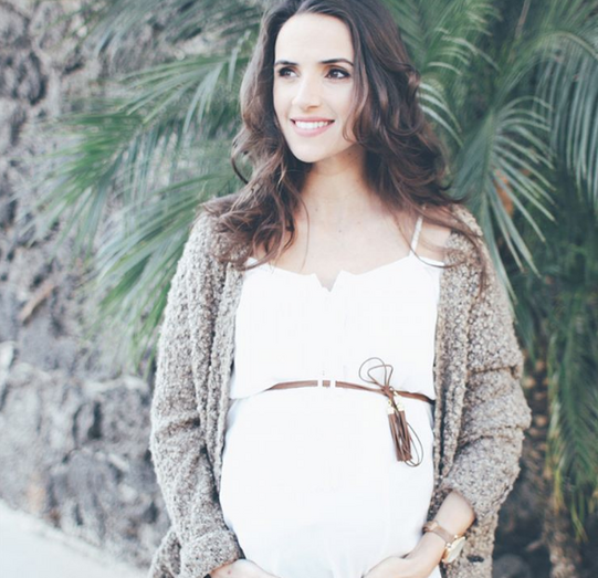 Ana Free radiante com a gravidez