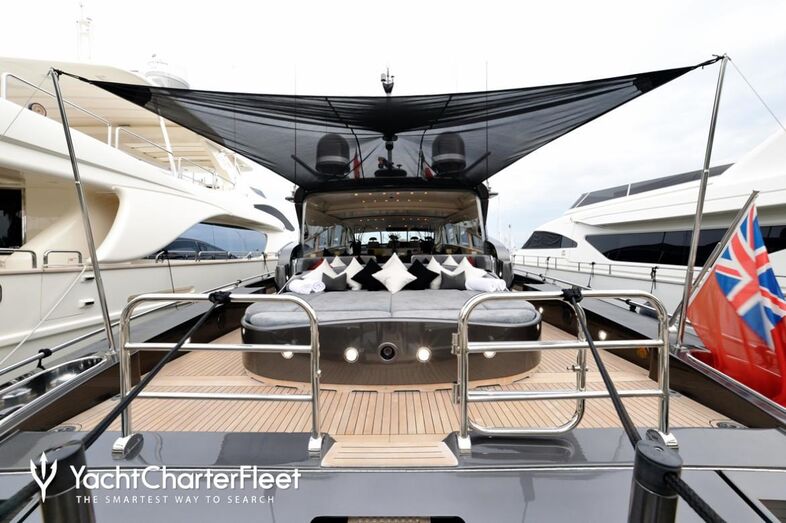 O interior do iate alugado por CR7 em Ibiza