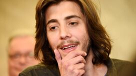 Salvador Sobral está a recuperar bem do transplante e poderá passar Natal a casa