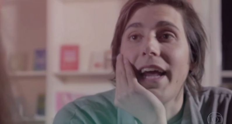 As imagens exclusivas da namorada e da mãe de Salvador Sobral à porta do hospital