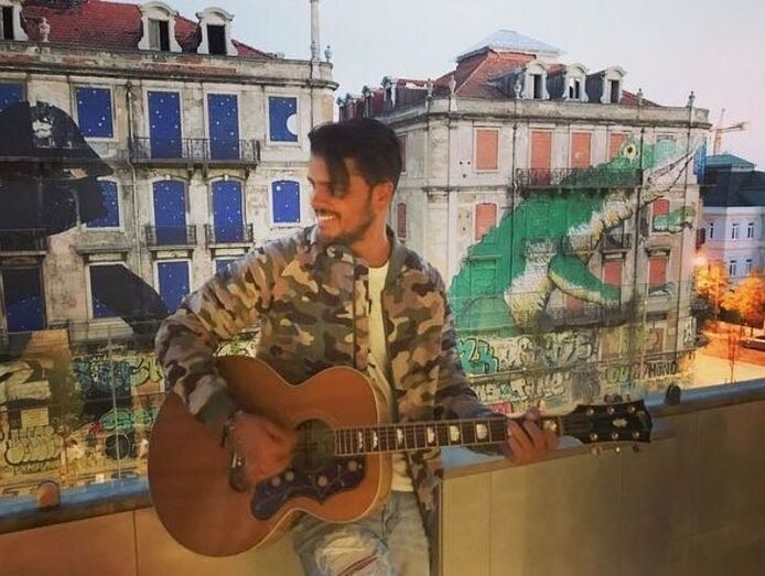 Mickael Carreira na sua casa nova
