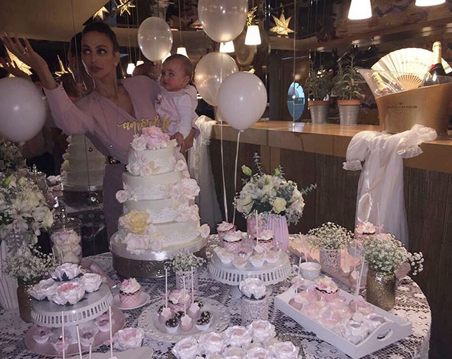 Lúcia Garcia e Bruno Aguiar batizam as filhas