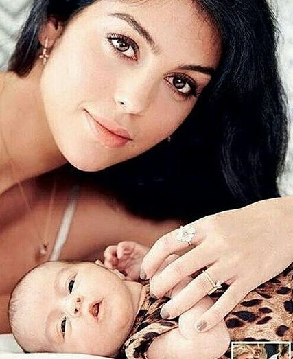 Georgina e a pequena Alana Martina