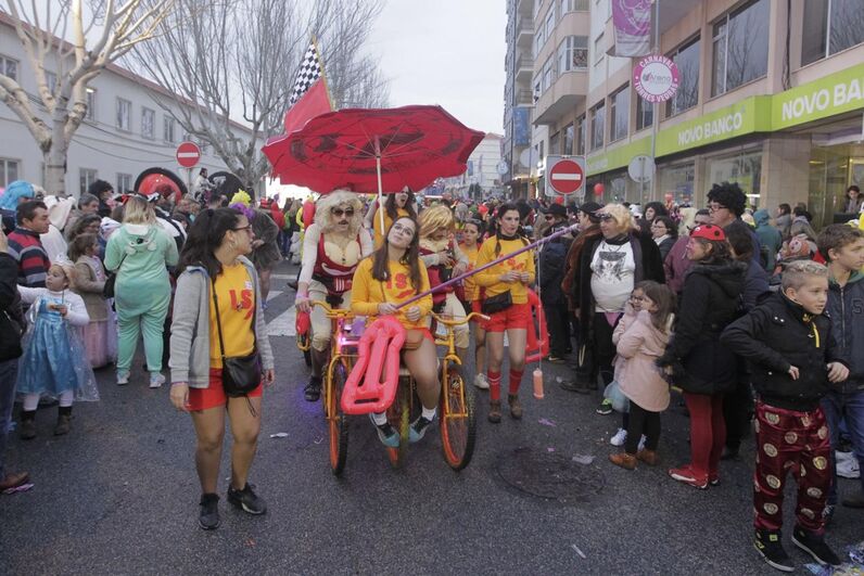 Tradição leva milhares ao Carnaval de Torres Vedras 