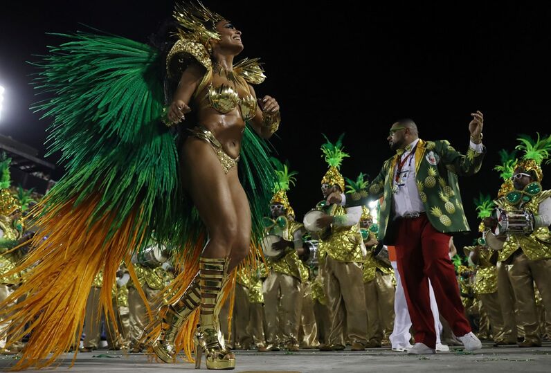 Toda beleza e sensualidade do grupo especial das escolas de samba cariocas