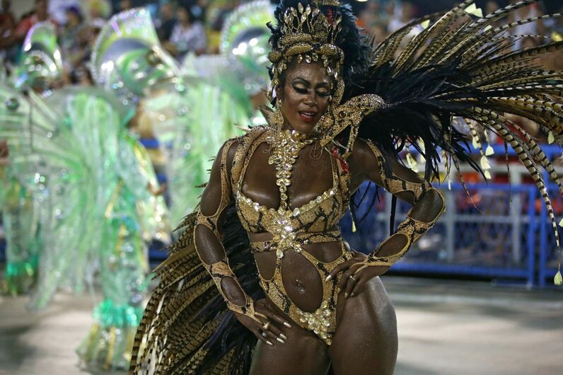 Toda beleza e sensualidade do grupo especial das escolas de samba cariocas