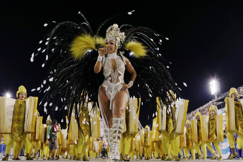 Toda beleza e sensualidade do grupo especial das escolas de samba cariocas