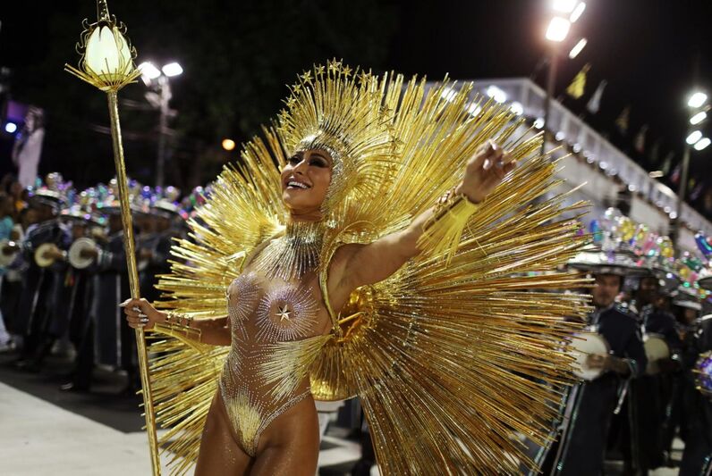Toda beleza e sensualidade do grupo especial das escolas de samba cariocas