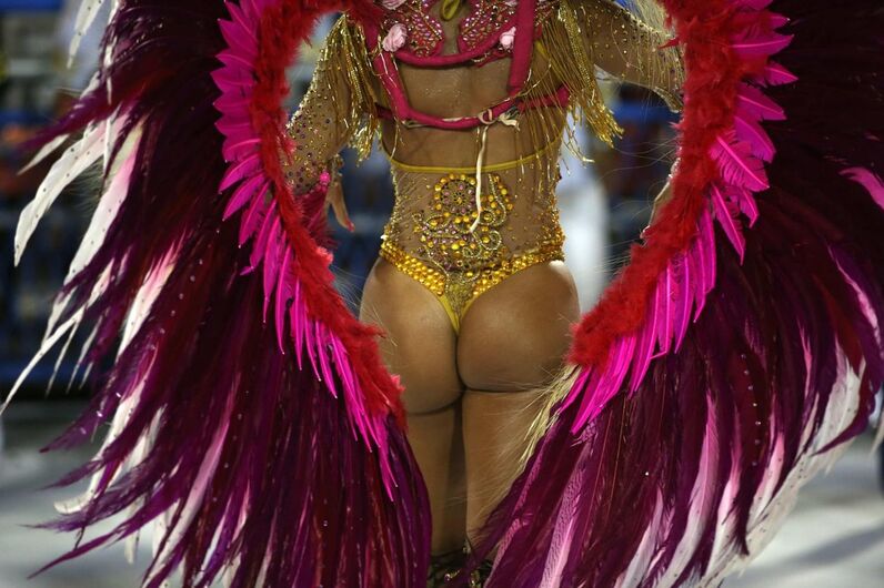 Toda beleza e sensualidade do grupo especial das escolas de samba cariocas