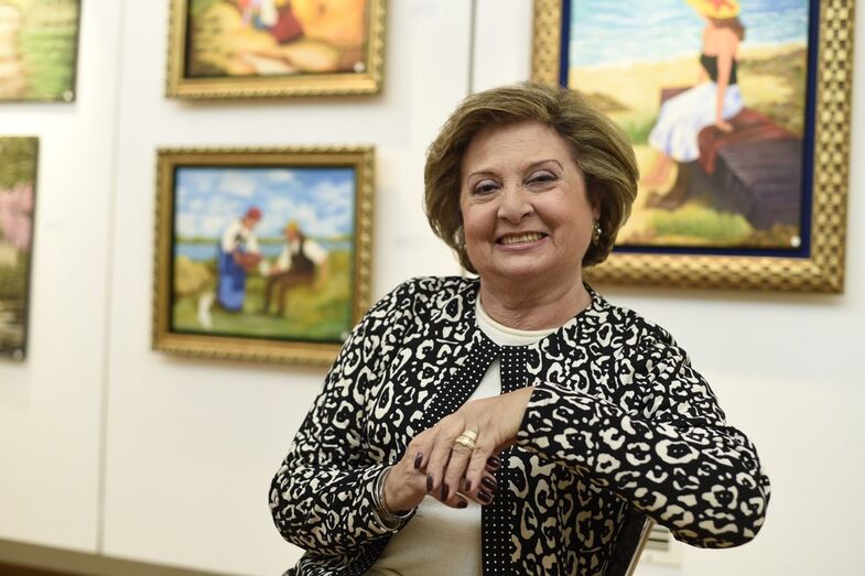'Cores de Portugal' é o título da exposição que reúne cerca de 60 quadros da pintora Maria Graça Campos no Fórum Grandela, Benfica