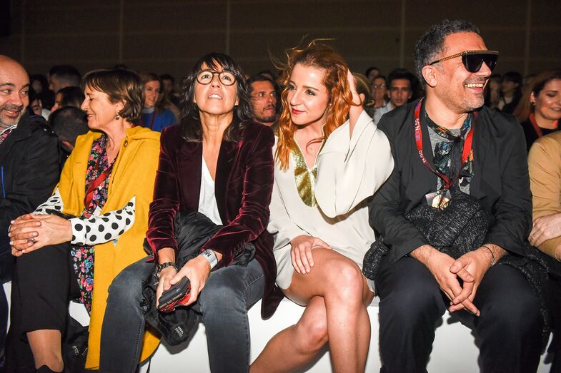 Recém-casadas, Gabriela Sobral e Inês Herédia divertem-se na ModaLisboa