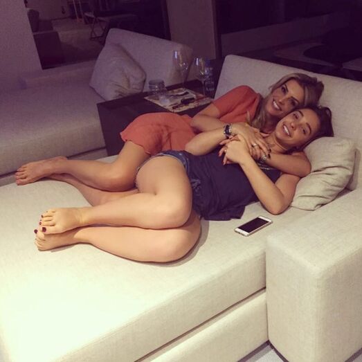 Denize Severo também mostra a cumplicidade que tem com a filha do cavaleiro, Vanda Miranda