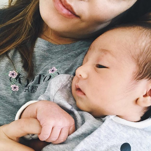 Mia Rose deliciada com o filho Mateus