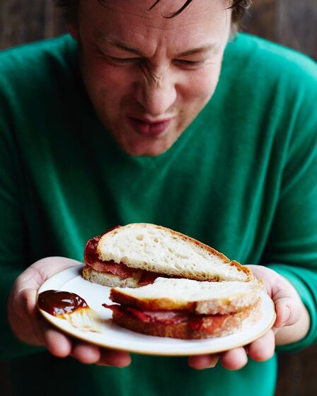 Jamie Oliver admite estar à beira da falência e tira 14 milhões de euros da poupança para salvar restaurantes