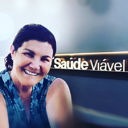 Longe de Ronaldo, Dolores apoia filho