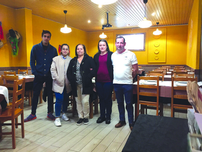 Bruno Martinho com a respetiva equipa do Ninho de Sabores