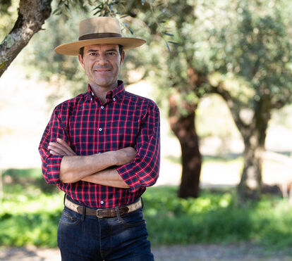 Agricultor: E esta? Tentou matar-se com um lenço... mas caiu do escadote!