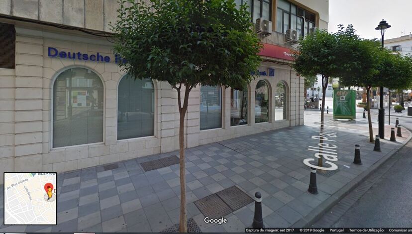 O "agricultor rico" de 'Quem quer namorara com o agricultor?' trabalhava no Deustch Bank e teve um convite para ir para Gibraltar. Na foto, a fachada do banco na praça principal de Gribaltar