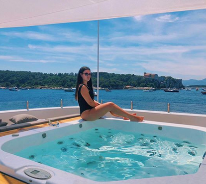 Sobrinha de Cristiano Ronaldo, Alícia, provoca os seguidores... e ouve o que não quer