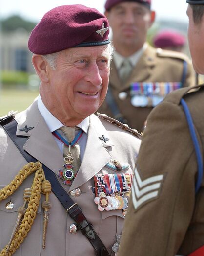 A crise na família real por causa do escândalo envolvendo o príncipe André deu protagonismo ao herdeiro do trono. O papel de Carlos será "príncipe regente" quando Isabel II completar 95 anos