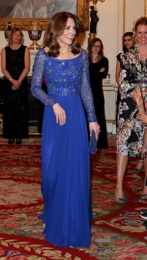 Linda! Kate Middleton repete vestido azul de 4000 euros