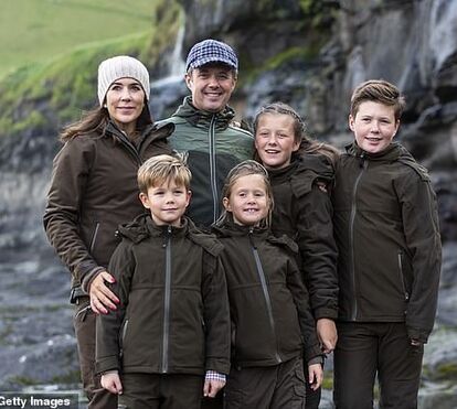 Com medo do Coronavírus, príncipes da Dinamarca tiram os filhos da escola na Suíça