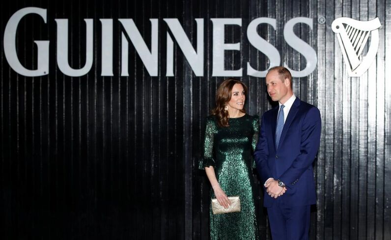 Kate Middleton rouba todos os olhares ao chegar à Irlanda