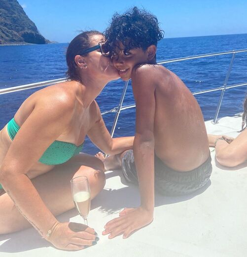 O filho mais velho de CR7 tem percorrido a ilha com a tia Elma e a avó, Dolores